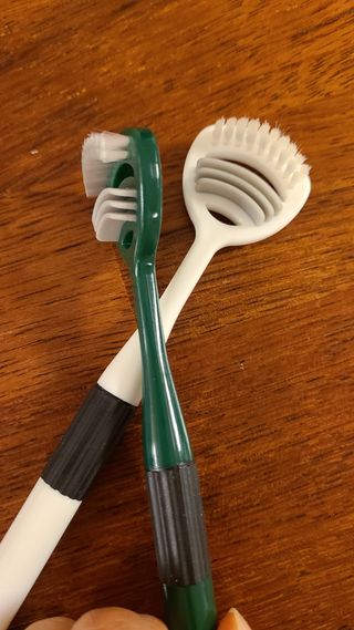 크리오 클리어스 혀백태제거 구취관리 혀클리너 — 4점을 준 리뷰어가 2021년 3월 올린 사용 사진