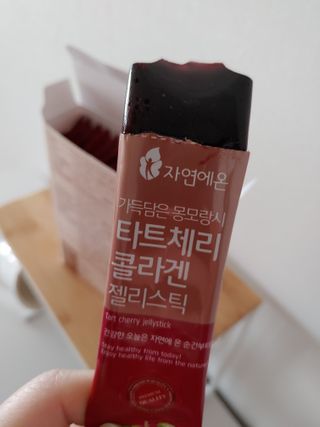 자연에온 가득담은 몽모랑시 타트체리 콜라겐 젤리스틱 — 4.5점을 준 리뷰어가 2021년 1월 올린 사용 사진