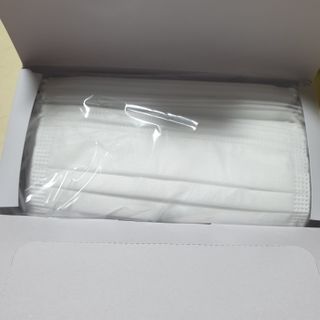 위케어 원데이 덴탈마스크 50매 화이트 대형 국내생산 — 5점을 준 리뷰어가 2021년 2월 올린 사용 사진