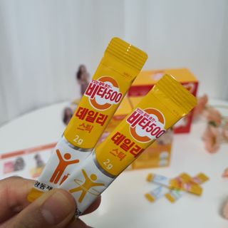[광동제약] 비타500데일리스틱 제니 에디션60포&굿즈3종 — 5점을 준 리뷰어가 2021년 10월 올린 사용 사진