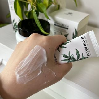 버텍스넘버원 버텍스 넘버원 햄프씨드오일 핸드밤, 바디크림 — 5점을 준 리뷰어가 2022년 3월 올린 사용 사진