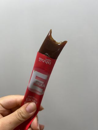 [인디닥터] 타이탄 BCAA 프로틴 젤리스틱 — 4점을 준 리뷰어가 2022년 6월 올린 사용 사진