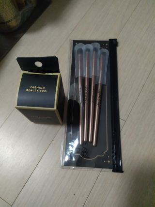 툴앤썸 로즈골드 에디션 아이 메이크업 브러쉬 4종+툴앤썸 어썸 블랙 멜로우 블렌딩 스펀지 — 5점을 준 리뷰어가 2021년 2월 올린 사용 사진