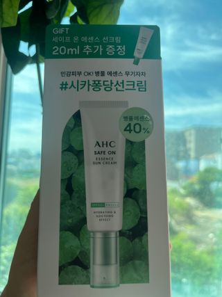 [AHC] 세이프온 에센스 선크림 올리브영 스페셜 증정 기획세트 — 4.5점을 준 리뷰어가 2022년 6월 올린 사용 사진