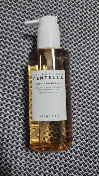스킨1004 [SKIN1004] 마다가스카르 센텔라 라이트 클렌징 오일 200ml — 5점을 준 리뷰어가 2024년 7월 올린 사용 사진