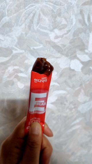 [인디닥터] 타이탄 BCAA 프로틴 젤리스틱 — 5점을 준 리뷰어가 2022년 5월 올린 사용 사진