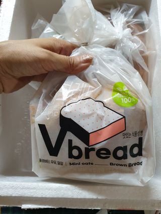 롯데제과 Vbread 포카치아식빵1개 + 미니식빵 1개 + 머핀 2개 세트 — 5점을 준 리뷰어가 2021년 9월 올린 사용 사진