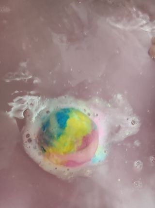 소담스퀘어 상암 Evreryday Bath Bomb Day7(에브리데이 배쓰밤 데이7) / 7종 중 2종 랜덤발송 — 5점을 준 리뷰어가 2022년 11월 올린 사용 사진