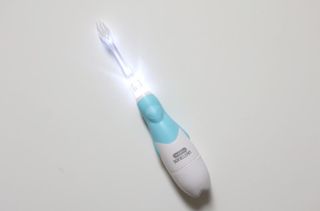 [오라덴스] 99.9 항균 칫솔모_키즈 진동칫솔 2,3단계 중 택 1 — 5점을 준 리뷰어가 2021년 7월 올린 사용 사진