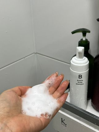 블룸비 거품 두피 샴푸 — 5점을 준 리뷰어가 2022년 9월 올린 사용 사진