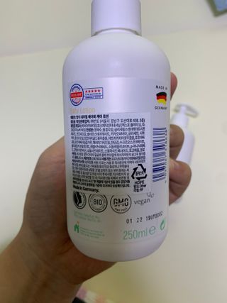 mom e 맘이 내추럴 베이비 케어 샴푸앤바스+로션 — 5점을 준 리뷰어가 2021년 1월 올린 사용 사진