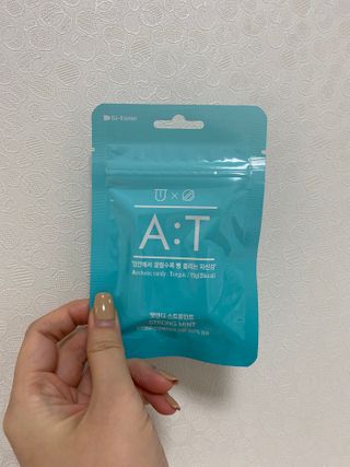 입 냄새 완화에 도움을 주는 에티켓 캔디 앳캔디 스트롱민트 — 4.5점을 준 리뷰어가 2021년 2월 올린 사용 사진