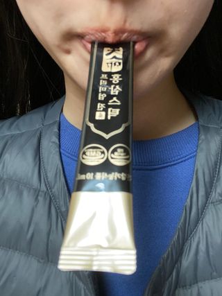헬스업_천명진프리미엄홍삼스틱_10ml x 30포 — 4.5점을 준 리뷰어가 2021년 3월 올린 사용 사진