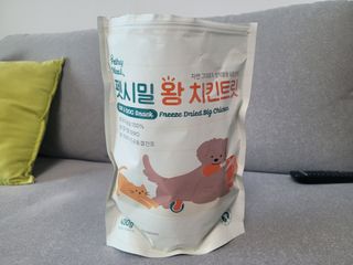 [펫시밀] 원물그대로 영양듬뿍 동결건조 왕북어트릿300g,왕치킨트릿400g,열빙어트릿300g 대용량 간식 — 5점을 준 리뷰어가 2023년 5월 올린 사용 사진