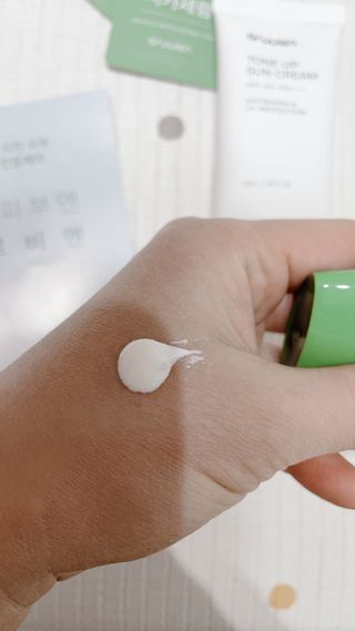 아르비엔 순한성분 비건 무기자차 톤업선크림 — 5점을 준 리뷰어가 2021년 1월 올린 사용 사진
