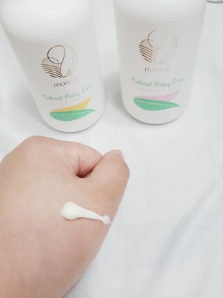 mom e 맘이 내추럴 베이비 케어 샴푸앤바스+로션 — 5점을 준 리뷰어가 2021년 1월 올린 사용 사진