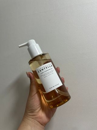 스킨1004 [SKIN1004] 마다가스카르 센텔라 라이트 클렌징 오일 200ml — 5점을 준 리뷰어가 2024년 8월 올린 사용 사진
