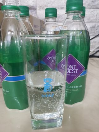 몽베스트 Montbest with Sparkling water Plain 20병 — 5점을 준 리뷰어가 2021년 10월 올린 사용 사진