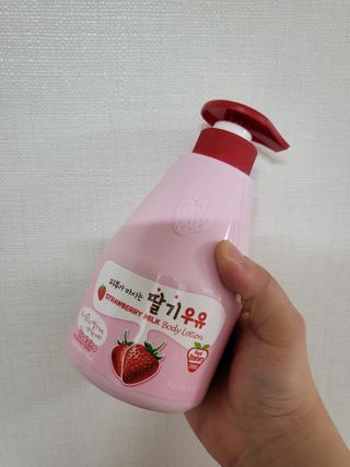 [과일나라] 피부가 마시는 딸기우유 바디클렌저&바디로션 — 4.5점을 준 리뷰어가 2022년 10월 올린 사용 사진