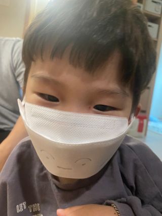 [숨그림]  덴탈마스크 짱구 우리아이 그리고 내가 쓰는 믿을수있는 케릭터 마스크  16종 — 5점을 준 리뷰어가 2021년 10월 올린 사용 사진