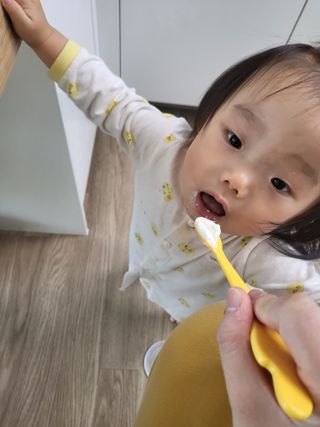 매일바이오 그릭요거트 오리지널 플레인 4개, 로스터리 커피믹스 4개 — 5점을 준 리뷰어가 2021년 12월 올린 사용 사진