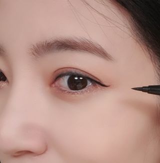 [MONDRAW] 몬드로우 붓펜 아이라이너 — 5점을 준 리뷰어가 2022년 1월 올린 사용 사진