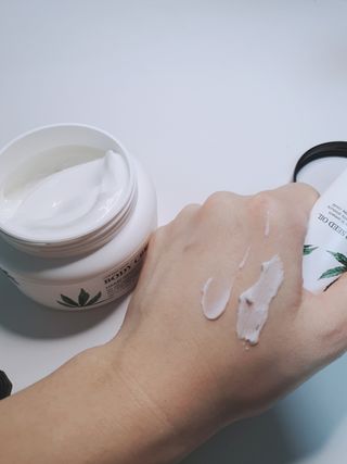 버텍스넘버원 버텍스 넘버원 햄프씨드오일 핸드밤, 바디크림 — 5점을 준 리뷰어가 2022년 3월 올린 사용 사진