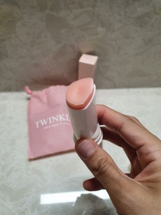 트윙클라 안티링클 샤이닝 멀티밤 — 5점을 준 리뷰어가 2022년 6월 올린 사용 사진