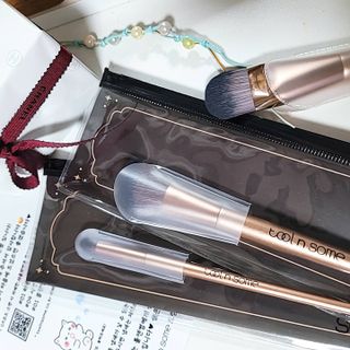 [툴앤썸] 라운드 파운데이션 브러시+사선 쉐딩 브러시+블렌딩 브러시 — 5점을 준 리뷰어가 2021년 6월 올린 사용 사진