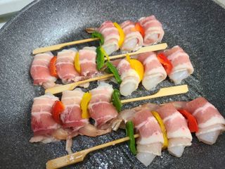 [다물꼬치] 삼겹새우롤꼬치 5개입 350g  + 데리야끼소스 120g + 매운고추소스 120g — 5점을 준 리뷰어가 2021년 12월 올린 사용 사진