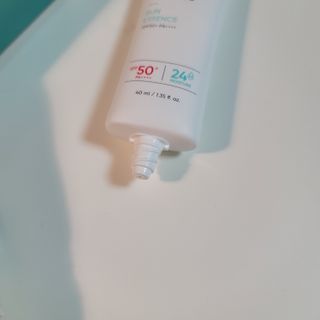리더스코스메틱 리더스 카밍 바이오틱스 선 에센스 SPF 50+ PA++++ — 5점을 준 리뷰어가 2022년 5월 올린 사용 사진