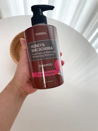 쿤달 [KUNDAL 공식] 프리미엄 헤어 케어 스페셜 세트 샴푸 500ml &amp; 트리트먼트 500ml — 5점을 준 리뷰어가 2021년 3월 올린 사용 사진