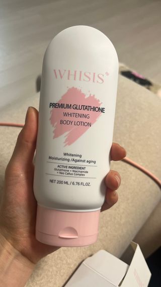 위시스 프리미엄 글루타치온  화이트닝 바디로션 — 3점을 준 리뷰어가 2023년 1월 올린 사용 사진