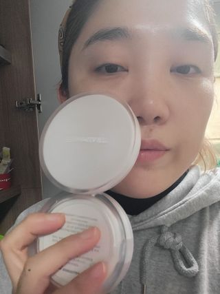 [트라움하프트] 컴포트 핏 쿠션 — 5점을 준 리뷰어가 2022년 10월 올린 사용 사진