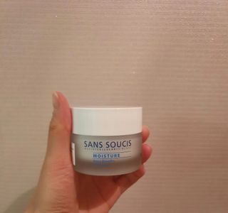 산수시 아쿠아 베네핏 24h 수부지 물광 속건조 수분크림 50ml — 5점을 준 리뷰어가 2021년 8월 올린 사용 사진