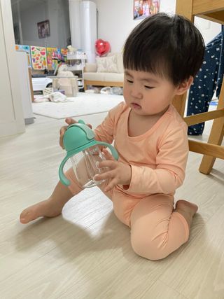 유비맘 트라이탄 코니빨대컵_컬러 랜덤 발송 — 5점을 준 리뷰어가 2021년 3월 올린 사용 사진