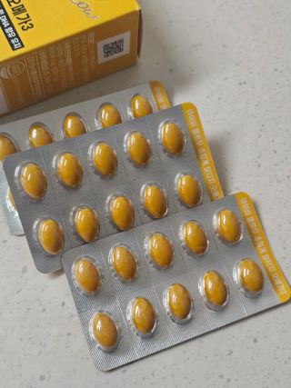 아이비웰니스 [카톡]롱비다 커큐민 강황 400mg 함유 아이비 옐로우 초임계 알티지 오메가3 KD 파마 (30캡슐) — 5점을 준 리뷰어가 2025년 5월 올린 사용 사진