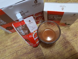 자연에온 핑크 자몽 착즙 100mL 10개입 1BOX +가 득담은 자몽 콜라겐 젤리스틱 1BOX — 4점을 준 리뷰어가 2021년 6월 올린 사용 사진