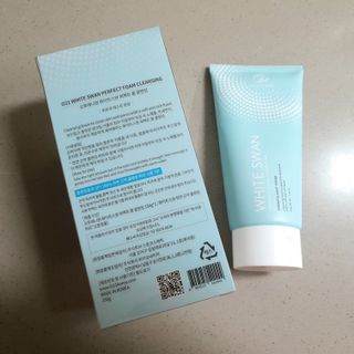 오투에니원 화이트 스완 퍼펙트 폼 클렌징 150g 퍼프증정 — 5점을 준 리뷰어가 2023년 1월 올린 사용 사진