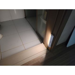 아카라 어두울 때만 켜지는 스마트 무선 센서등 — 3점을 준 리뷰어가 2021년 10월 올린 사용 사진