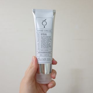 올리브 오일 스킨케어 컴퍼니 [OOSC] 보송보송한 내추럴리 너리시드 핸드크림 125ml — 5점을 준 리뷰어가 2021년 5월 올린 사용 사진
