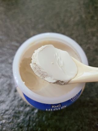 매일바이오 그릭요거트 오리지널 플레인 4개, 로스터리 커피믹스 4개 — 5점을 준 리뷰어가 2021년 12월 올린 사용 사진