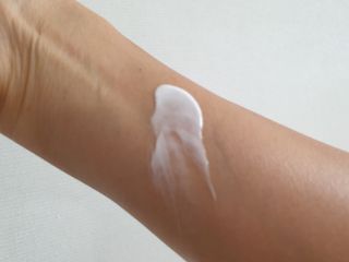 산수시 아쿠아 베네핏 24h 수부지 물광 속건조 수분크림 50ml — 5점을 준 리뷰어가 2021년 8월 올린 사용 사진