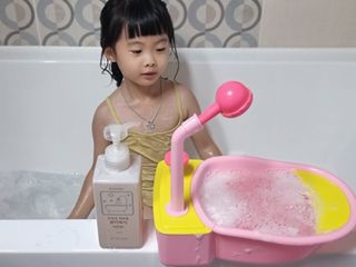 아토컴피 신생아도 사용가능한 무알러지 바디워시 & 여행키트 ( 독일 임상시험 완료 / 영유아 탑투토 워시 겸용 ) — 5점을 준 리뷰어가 2022년 9월 올린 사용 사진