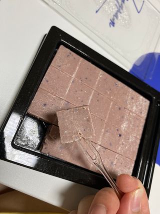 카카오 본연의 색을 간직하고있는 루비초콜릿과 블루베리의 만남, 카카올라 루비베리요거트생초콜릿 — 3점을 준 리뷰어가 2021년 10월 올린 사용 사진