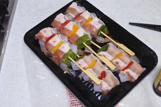 [다물꼬치] 삼겹새우롤꼬치 5개입 350g  + 데리야끼소스 120g + 매운고추소스 120g — 5점을 준 리뷰어가 2021년 10월 올린 사용 사진