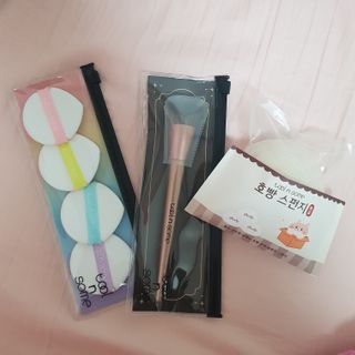 [툴앤썸] 메이크업 브러시로 바르고 호빵 스펀지로 클렌징하는 A-Z 뷰티툴 5종 — 4점을 준 리뷰어가 2021년 1월 올린 사용 사진