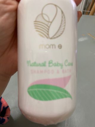 mom e 맘이 내추럴 베이비 케어 샴푸앤바스+로션 — 5점을 준 리뷰어가 2021년 1월 올린 사용 사진