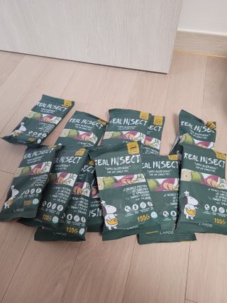 [푸디웜] 라포그  리얼인섹트 웨이트밸런스 저알러지 강아지 사료  1.2KG — 5점을 준 리뷰어가 2022년 7월 올린 사용 사진