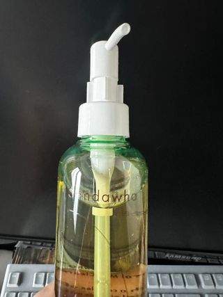 스킨큐어 산다화 순한 클렌징 동백 오일 200ml — 5점을 준 리뷰어가 2023년 8월 올린 사용 사진